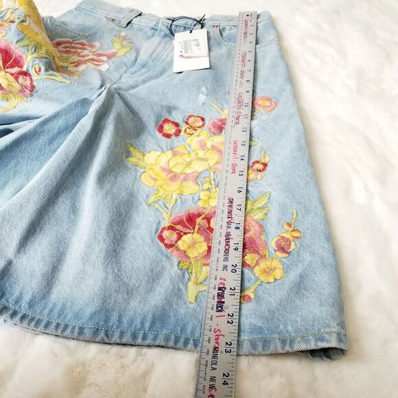 GUCCI Bermuda Denim Short Size 8 Soave Amore Wide Cut Embroidered NWT $1,980 - Picture 11 of 12